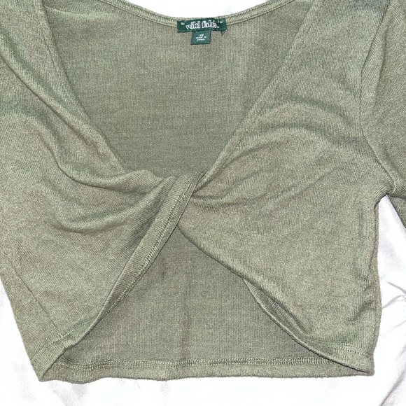 Two Wild fable extra small long sleeve front knot - Picture 3 of 3